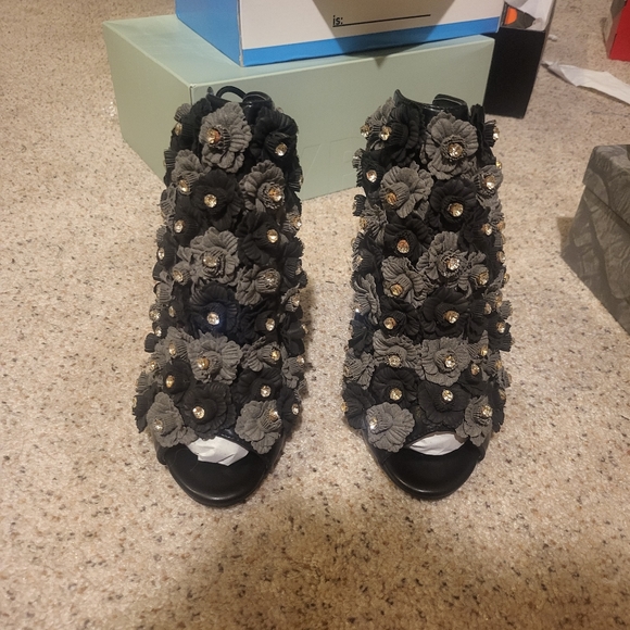 Beautiful shoes size 7 - Picture 2 of 5